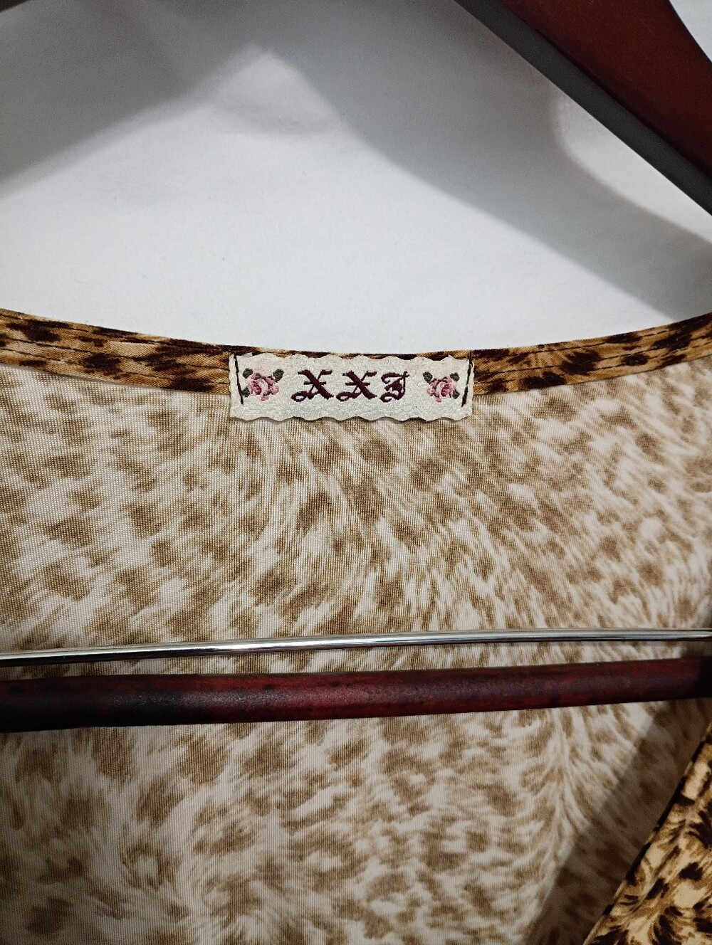 XXI Brand Leopard Print V-Neck Women's Top Size L - Picture 3 of 5